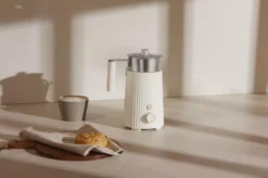 Alessi Plissé Melkopschuimer Zwart 9 Alessi Plissé Melkopschuimer Zwart -Ales Woonaccessoires Winkel x886x886 0004mdl13w300dpi1250pxl.jpg.pagespeed.ic .fKfdVEeqM4