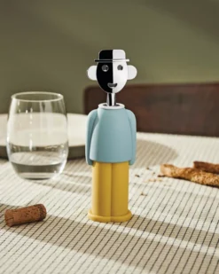 Alessi Alessandro Kurkentrekker Lichtblauw/rood -Ales Woonaccessoires Winkel x886x886 alessi alessandro m kurkentrekker.jpg.pagespeed.ic .R0SWwLRyLU 1