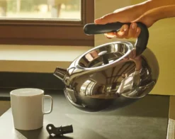 Alessi Bulbul Fluitketel -Ales Woonaccessoires Winkel x886x886 alessi bulbul fluitketel1.jpg.pagespeed.ic .AUzbNoHyYA