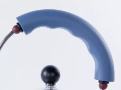 Alessi MG32 Elektrische Waterkoker Ivoor -Ales Woonaccessoires Winkel x886x886 alessi electric kettle azuurblauw detail 3.jpg.pagespeed.ic .ozQwv8Sf7m