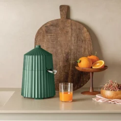 Alessi Plissé Juicer Citruspers Zwart 13 Alessi Plissé Juicer Citruspers Zwart -Ales Woonaccessoires Winkel x886x886 alessi pliss juicer citruspers10.jpg.pagespeed.ic .35ujHh DMG 2