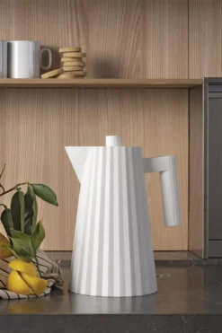 Alessi Plissé Waterkoker 1,7L Rood 20 Alessi Plissé Waterkoker 1,7L Rood -Ales Woonaccessoires Winkel x886x886 alessi pliss waterkoker 1 7l6.jpg.pagespeed.ic .2WPSfZnEPe