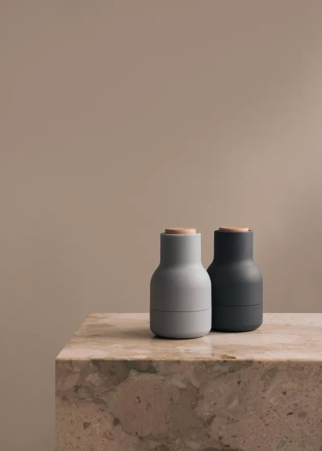 Audo Copenhagen Bottle Grinder Small Peper- En Zoutmolen Set Van 2 Blues 7 Audo Copenhagen Bottle Grinder Small Peper- En Zoutmolen Set Van 2 Blues - Afbeelding 5