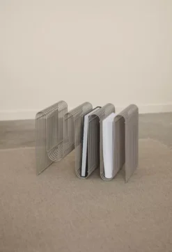 AYTM Curva Tijdschriftenrek Zilver -Ales Woonaccessoires Winkel x886x886 aytm curva tijdschriftenrek13.jpg.pagespeed.ic .2tckifDiqq