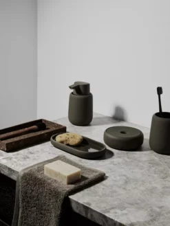 Blomus Sono Tandenborstelbeker Tan -Ales Woonaccessoires Winkel x886x886 blomus sono zeepdispenser10.jpg.pagespeed.ic .GUsEJhdeRT