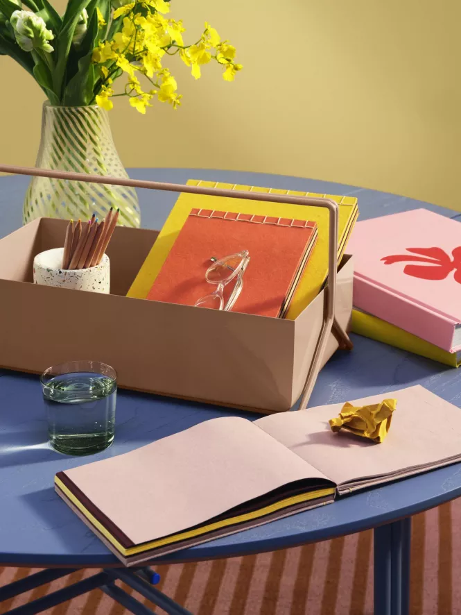 Broste Copenhagen Ada Crossstripe Vaas Ø15 Intense Blue 6 Broste Copenhagen Ada Crossstripe Vaas Ø15 Intense Blue - Afbeelding 4