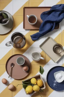 Broste Copenhagen Hammered Karaf 2L Blauw -Ales Woonaccessoires Winkel x886x886 broste copenhagen donna dienblad1.jpg.pagespeed.ic .pNOukl0apr 3