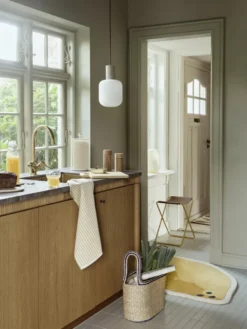 Broste Copenhagen Edda Keukenrolhouder Crown Blue -Ales Woonaccessoires Winkel x886x886 broste copenhagen edda keukenrolhouder4.jpg.pagespeed.ic .G7K 4XpyG 1