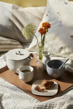 Broste Copenhagen Eli Kom Ø11 Light Grey 10 Broste Copenhagen Eli Kom Ø11 Light Grey -Ales Woonaccessoires Winkel x886x886 broste copenhagen eli theepot 1 2l light grey3.jpg.pagespeed.ic .pVCcNFouKv 1