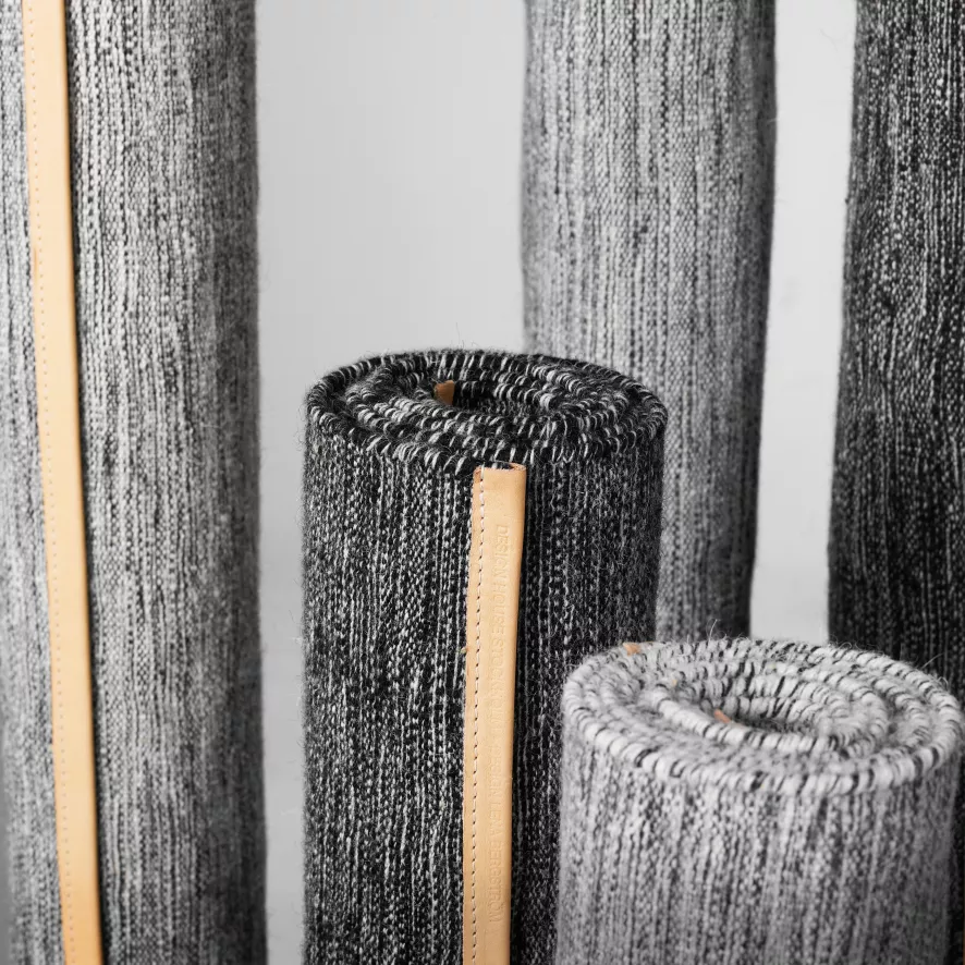 Design House Stockholm Björk Vloerkleed Large Donkergrijs 170x240 6 Design House Stockholm Björk Vloerkleed Large Donkergrijs 170x240 - Afbeelding 4