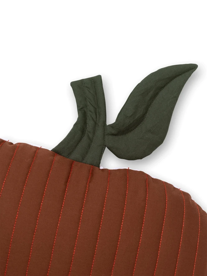 Ferm Living Apple Quilted Kussen 5 Ferm Living Apple Quilted Kussen - Afbeelding 3