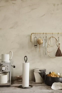 Ferm Living Curvature Keukenrolhouder Zwart/messing 12 Ferm Living Curvature Keukenrolhouder Zwart/messing -Ales Woonaccessoires Winkel x886x886 ferm living curvature keukenrolhouder4.jpg.pagespeed.ic .vVOvYh92Wi