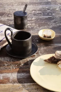 Ferm Living Flow Bord Medium Ø22 Zwart -Ales Woonaccessoires Winkel x886x886 ferm living flow bord medium5.jpg.pagespeed.ic .pJSHk3UUnh