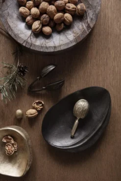 Ferm Living Forest Notenkraker Messing Zwart -Ales Woonaccessoires Winkel x886x886 ferm living forest notenkraker2.jpg.pagespeed.ic .3Ke6Hj9raZ