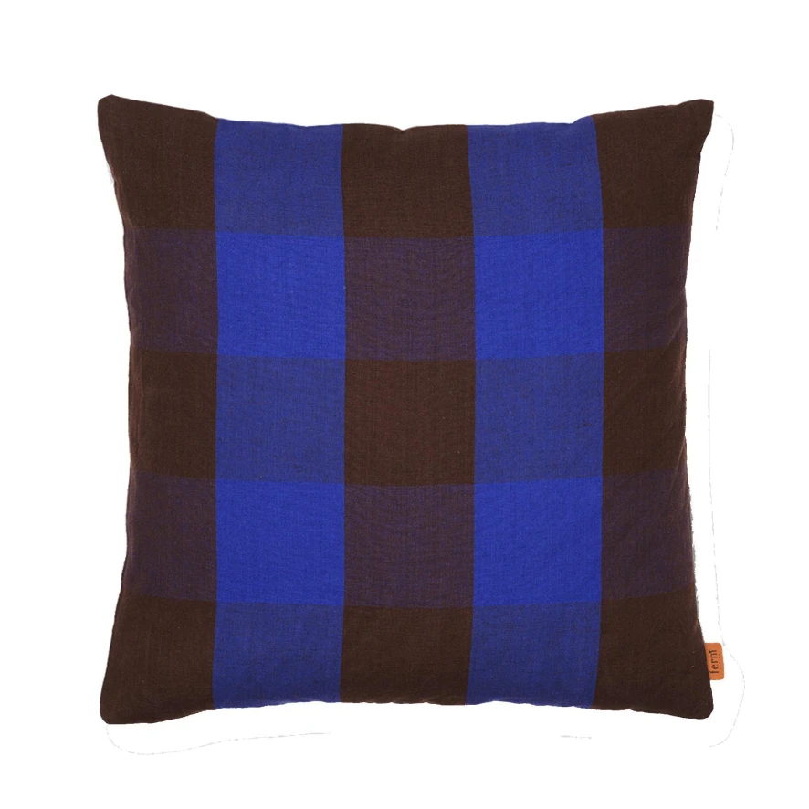 Ferm Living Grand Kussen 50x50 Chocolate/Bright Blue 3 Ferm Living Grand Kussen 50x50 Chocolate/Bright Blue