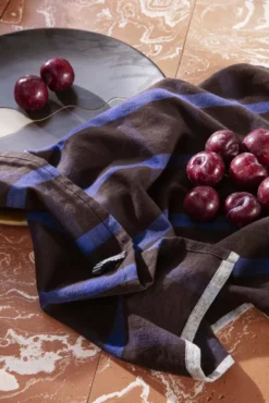 Ferm Living Hale Yarn-dyed Theedoek Peach/Spice Red -Ales Woonaccessoires Winkel x886x886 ferm living hale yarn dyed theedoek13.jpg.pagespeed.ic .xADh7pgI2s 2