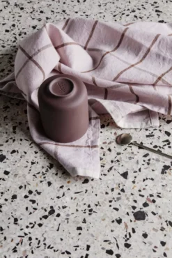 Ferm Living Hale Yarn-dyed Theedoek Golden Brown/Silver Fern -Ales Woonaccessoires Winkel x886x886 ferm living hale yarn dyed theedoek24.jpg.pagespeed.ic .qPs2y5oRQz