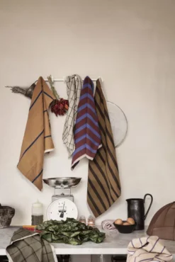 Ferm Living Hale Yarn-dyed Theedoek Golden Brown/Silver Fern -Ales Woonaccessoires Winkel x886x886 ferm living hale yarn dyed theedoek26.jpg.pagespeed.ic .mTdyKq82f6