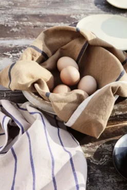 Ferm Living Hale Yarn-dyed Theedoek Golden Brown/Silver Fern -Ales Woonaccessoires Winkel x886x886 ferm living hale yarn dyed theedoek27.jpg.pagespeed.ic .flKHEjeDsY