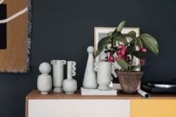 Ferm Living Muses Era Vaas -Ales Woonaccessoires Winkel x886x886 ferm living muses talia vaas.jpg.pagespeed.ic .ddPW5X3Xdd