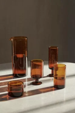 Ferm Living Oli Wijnglas Amber -Ales Woonaccessoires Winkel x886x886 ferm living oli champagneglas6.jpg.pagespeed.ic .QTjvaM1e 3