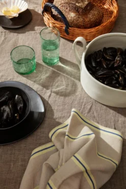 Ferm Living Oli Waterglas Low Amber -Ales Woonaccessoires Winkel x886x886 ferm living oli waterglas low.jpg.pagespeed.ic .KxL3r1iDud