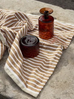 Ferm Living Oli Wijnglas Amber -Ales Woonaccessoires Winkel x886x886 ferm living oli wijnglas5.jpg.pagespeed.ic .EGITNa54km