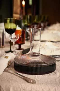 Ferm Living Ripple Wijn Karaf 1,1L Gerookt Glas -Ales Woonaccessoires Winkel x886x886 ferm living ripple wijn karaf 1 1l4.jpg.pagespeed.ic .8WOh2xHiR7