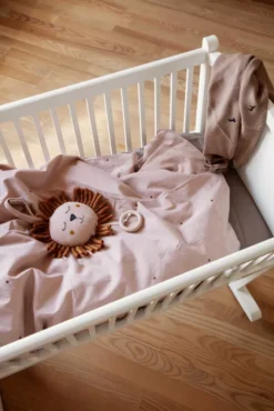 Ferm Living Safari Lion Kussen Natural -Ales Woonaccessoires Winkel x886x886 ferm living safari lion kussen5.jpg.pagespeed.ic .zLMdxAQVLw