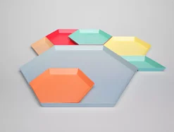 Hay Kaleido Dienblad X-small Butterscotch -Ales Woonaccessoires Winkel x886x886 hay kaleido small sfeer 9.jpg.pagespeed.ic .dsWUyIoZCv 1