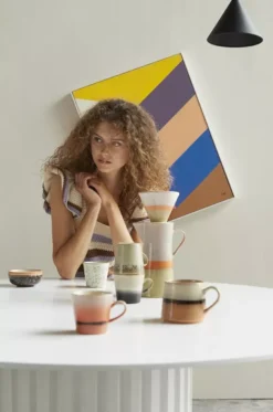 HKliving 70's Ceramic Americano Mok Kopjes Set Van 4 Galileo 29 HKliving 70's Ceramic Americano Mok Kopjes Set Van 4 Galileo -Ales Woonaccessoires Winkel x886x886 hkliving 70 s ceramic americano mokken set van 49.jpg.pagespeed.ic .liZJZbSb72