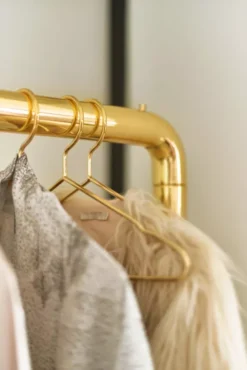 HKliving Chubby Kledingrek Incl Hangers Messing -Ales Woonaccessoires Winkel x886x886 hkliving chubby kledingrek incl hangers messing4.jpg.pagespeed.ic .AwD1LnMOJ3