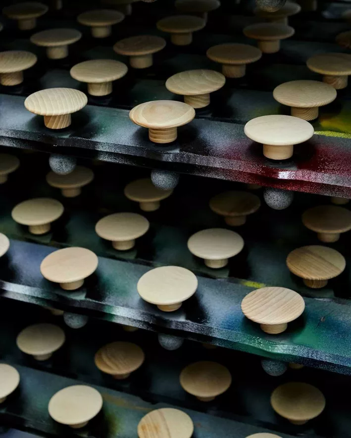 Muuto The Dots Haak 13cm Oak 9 Muuto The Dots Haak 13cm Oak - Afbeelding 7