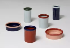 Nine Rod Schaal Ø23.3 Coral/Dark Blue -Ales Woonaccessoires Winkel x886x886 nine rod vaas 222.jpg.pagespeed.ic .T11WyiPe9A