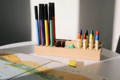 Nofred Penholder Pennenbak Blue -Ales Woonaccessoires Winkel x886x886 nofred noticeboard magneetbord incl 3 magneten2.jpg.pagespeed.ic .WEHSkbfS R