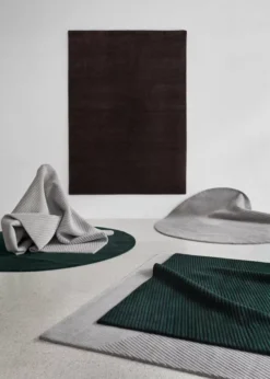 Northern Row Large Vloerkleed 200x300 Donkegroen -Ales Woonaccessoires Winkel x886x886 northern row medium vloerkleed 170x2402.jpg.pagespeed.ic .I8b0TXY9n0