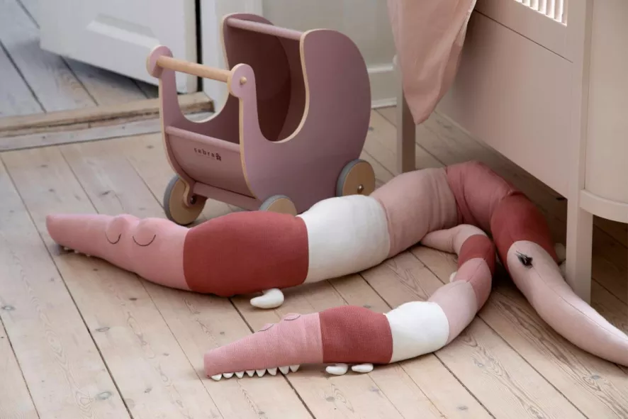 Sebra Mini Sleepy Croc Krokodil Knuffel Powder Blue 6 Sebra Mini Sleepy Croc Krokodil Knuffel Powder Blue - Afbeelding 4