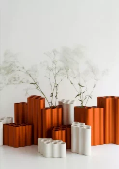 Vitra Nuage Vaas Medium Burnt Orange -Ales Woonaccessoires Winkel x886x886 vitra nuage vaas small31.jpg.pagespeed.ic .6xjvdLCja6