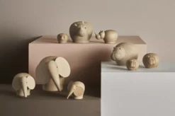 Woud Nunu Collectors Item Small Oak -Ales Woonaccessoires Winkel x886x886 woud hibo collectors item mini9.jpg.pagespeed.ic .qnGmdjB9cN