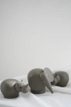 Woud Nunu Collectors Item Small Oak -Ales Woonaccessoires Winkel x886x886 woud nunu collectors item small3.jpg.pagespeed.ic .nw2IIzUiRO