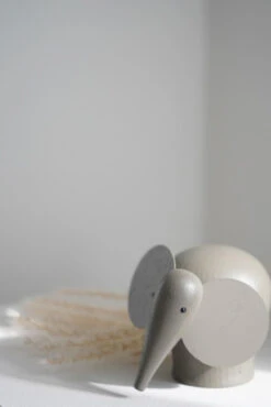 Woud Nunu Collectors Item Small Oak -Ales Woonaccessoires Winkel x886x886 woud nunu collectors item small4.jpg.pagespeed.ic .QRGGHj5I6f