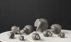 Woud Nunu Collectors Item Small Oak -Ales Woonaccessoires Winkel x886x886 woud rina collectors item small4.jpg.pagespeed.ic .GV2mOooD0p